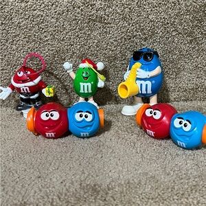 M&M Candy lot of 5 Christmas & noise maker meal toy
